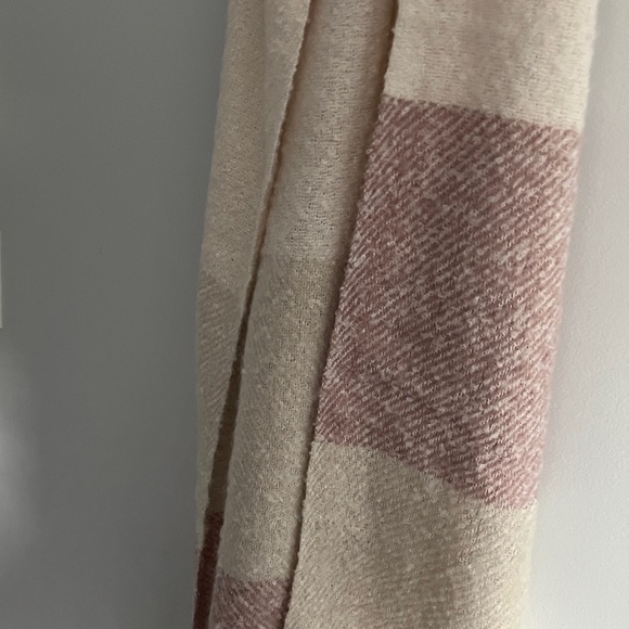 Gentle Fawn Huntington women’s scarf - Picture 2 of 6